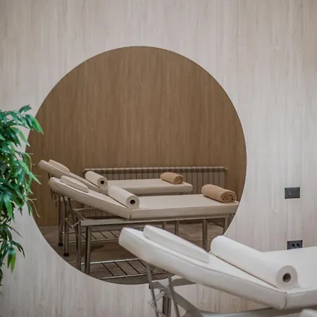 Stylish In Odyssey-spa Pools And Parking *
