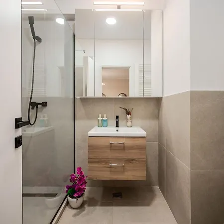 Stylish In Odyssey-spa Pools And Parking * Năvodari