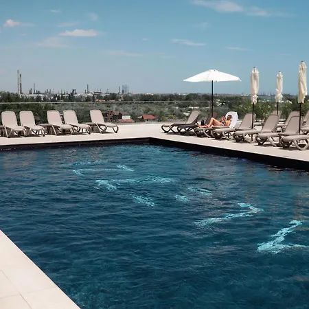Stylish In Odyssey-spa Pools And Parking Apartman *