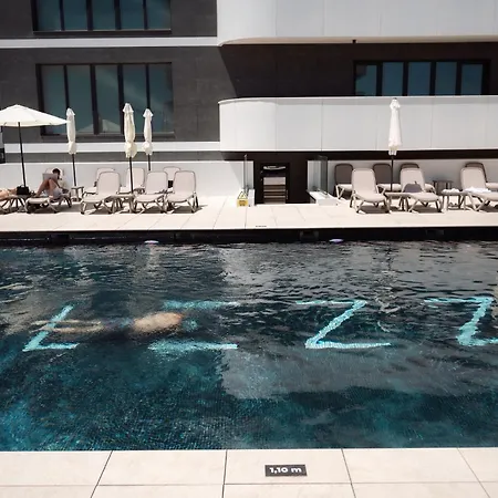 Stylish In Odyssey-spa Pools And Parking Apartman *