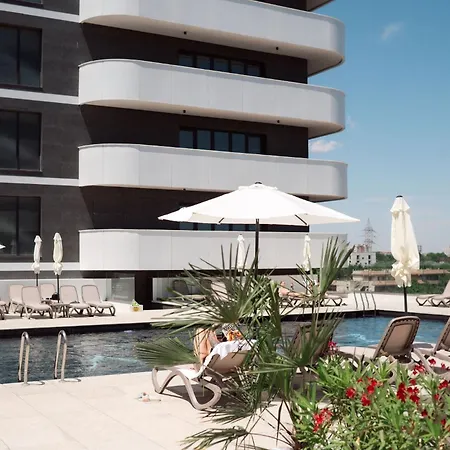 Stylish In Odyssey-spa Pools And Parking *